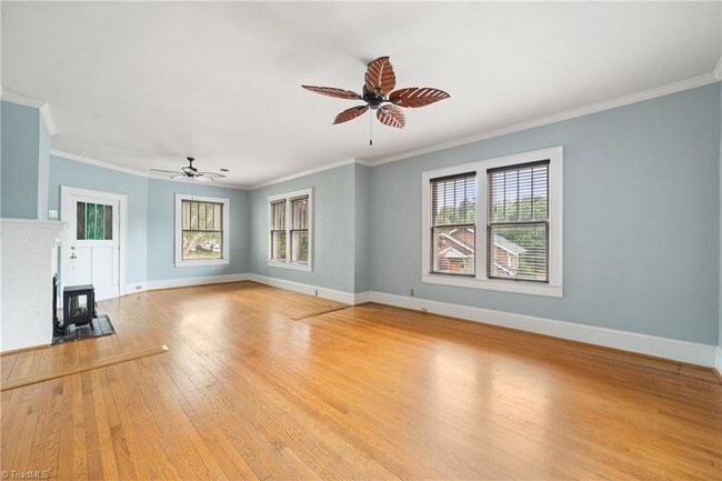 Photo - 2083 Elizabeth Ave