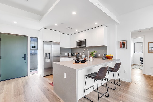 TALA Residences at 829 Larrabee Street