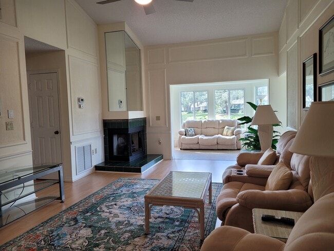 Photo - 115 Southampton Pl N