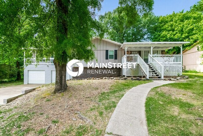 Building Photo - 3 Bedroom Pet-Friendly Home in Birmingham, AL with Main Street Renewal