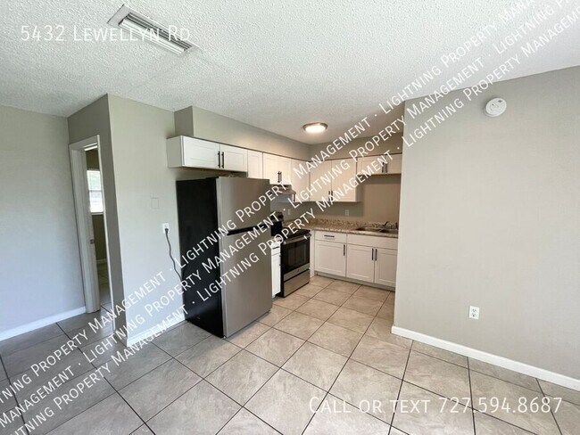 5432 Lewellyn Rd