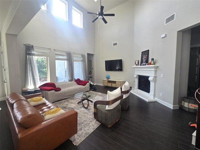 Building Photo - 340 Cross Timbers Dr