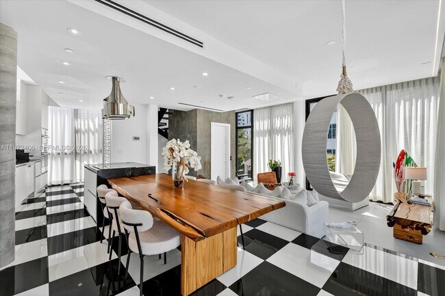 Photo - 11 Century Ln