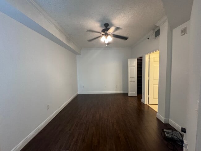 Photo - 533 NE 3rd Ave Unidad 315