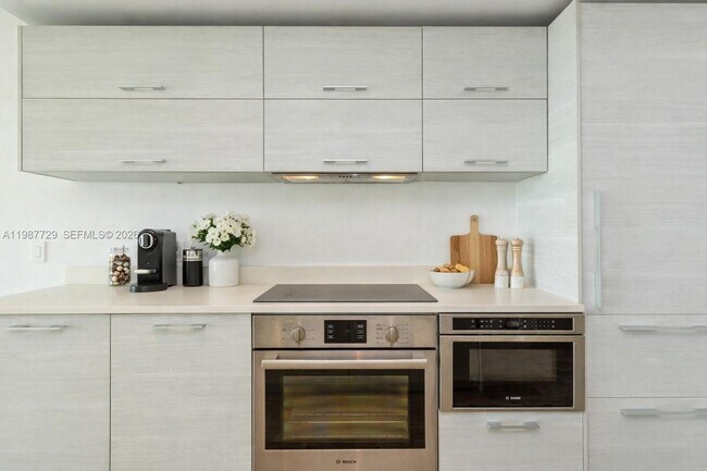 Photo - 650 NE 32nd St Unidad 3406