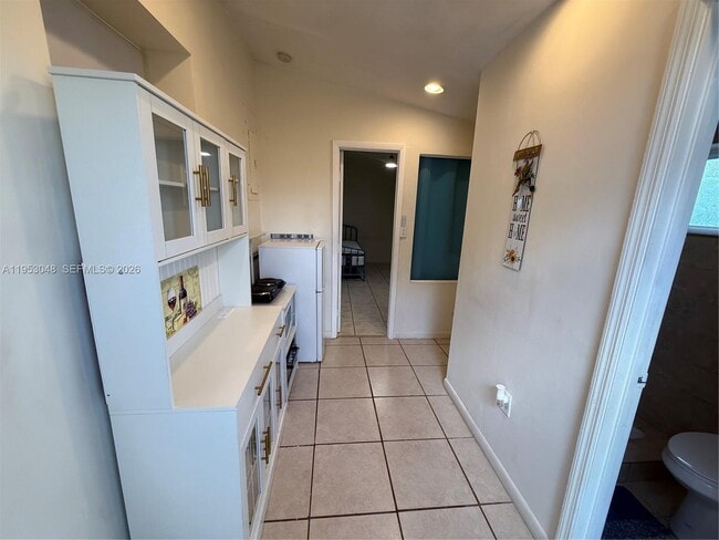 Building Photo - 3501 SW 40th Ave Unit A