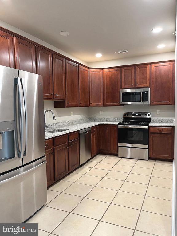 Building Photo - 1324 West Chester Pike Unit 113