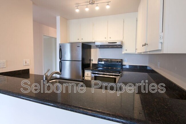 Photo - 765 Rand Ave