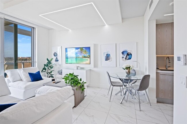 Photo - 2000 Metropica Wy Unit 508