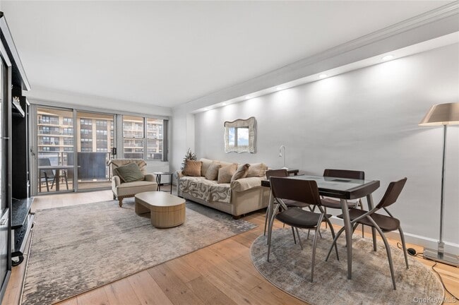 Building Photo - 17-85-85 215th St Unit 14L