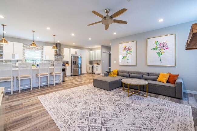 Photo - 1450 May Ave SE Unit ID1261326P