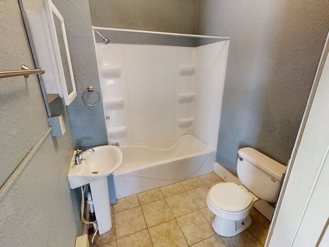 Photo - 3127 Restormel St Unit Apt 2