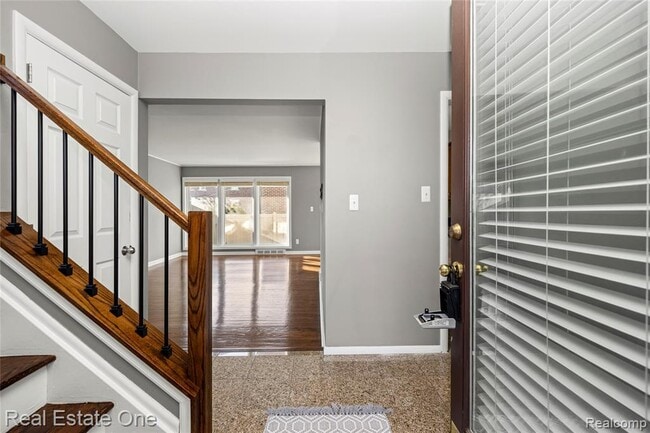 Photo - 556 Bloomfield Ct