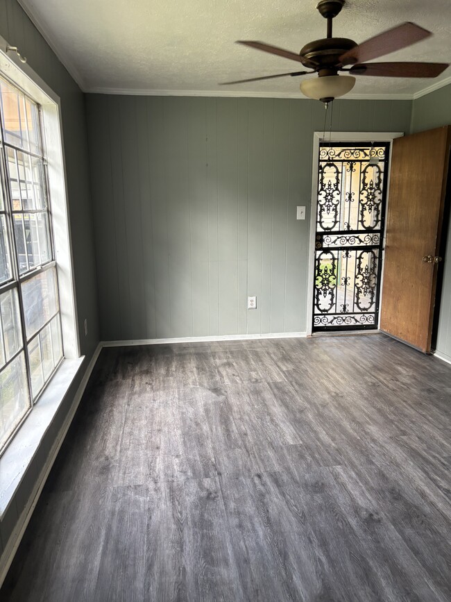 Photo - 622 Lake Glen Pl