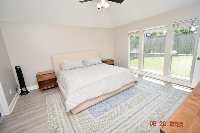 Building Photo - 3806 Vinecrest Dr