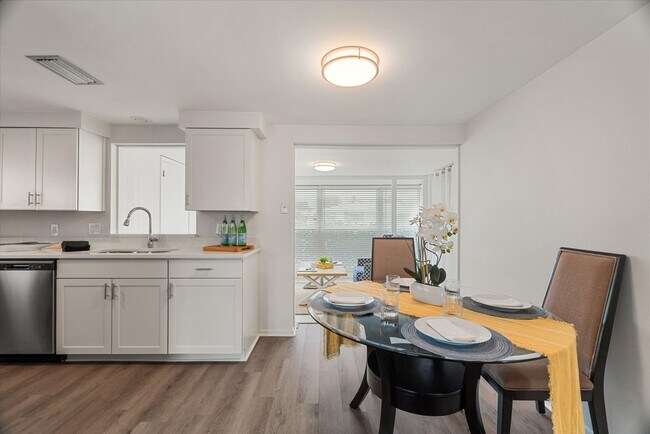 Photo - 477 Circlewood Dr