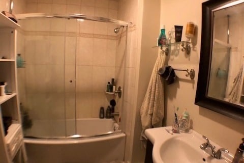 Photo - 2343 Sherbrook St