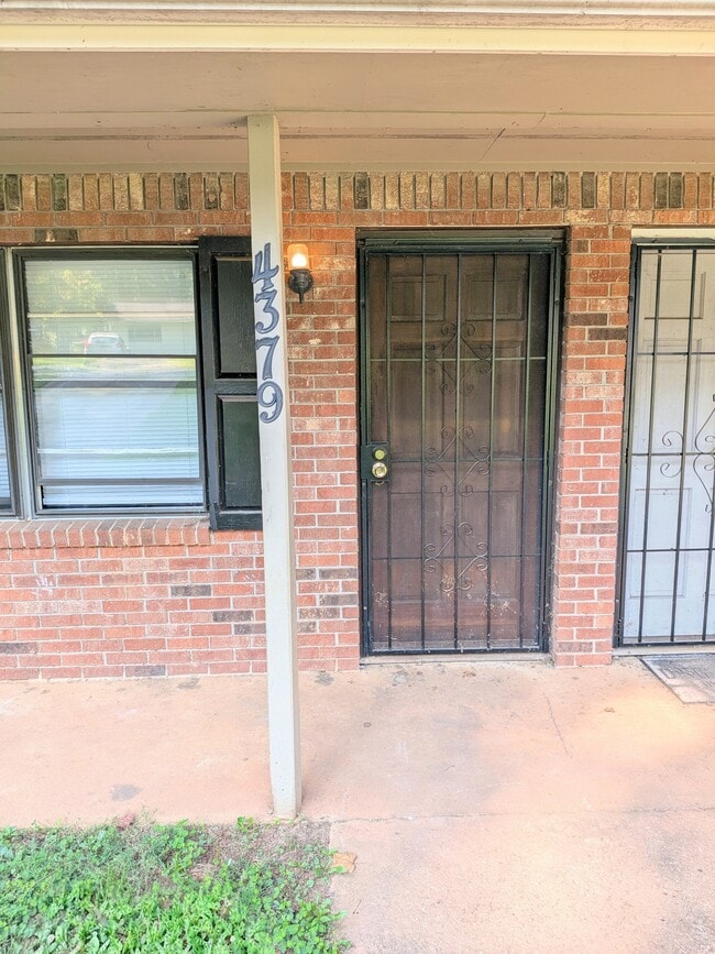 Photo - 4379 Springwood Terrace