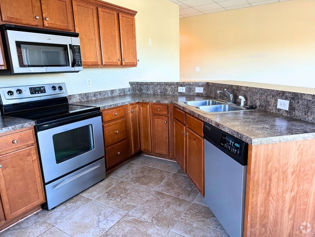 Building Photo - Upper Level Apartment in Wyndhurst with Gr...