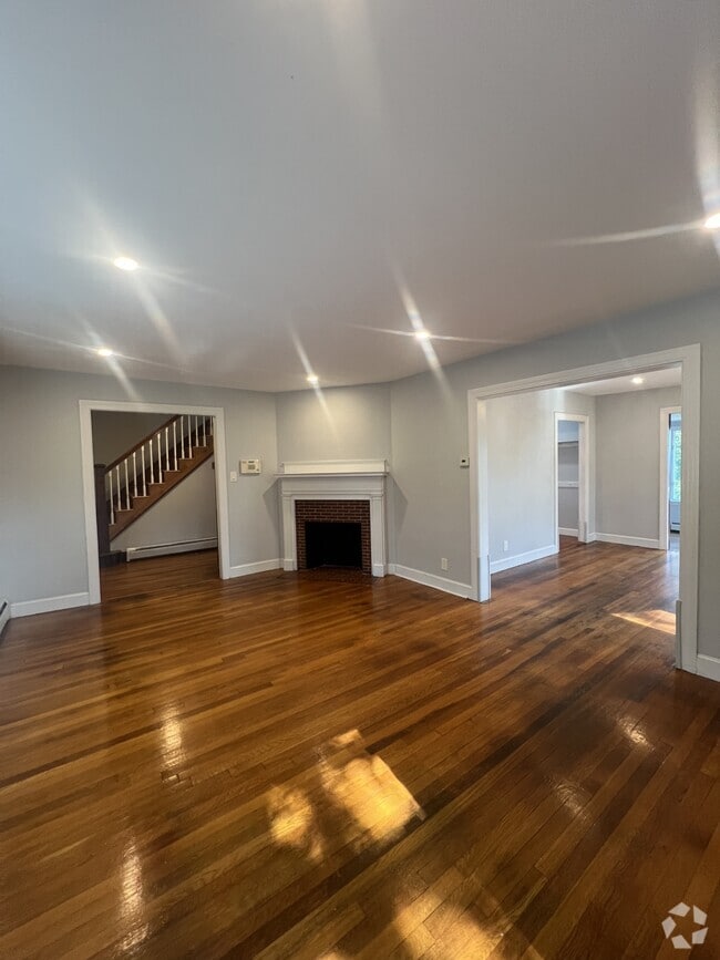 Building Photo - 42 Murray Hill Park Rental