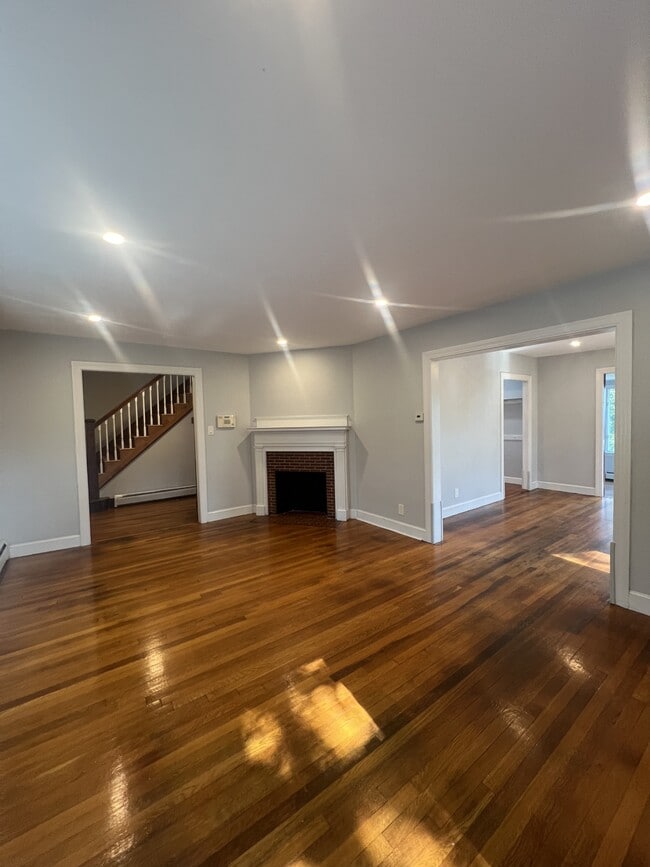 Building Photo - 42 Murray Hill Park Rental