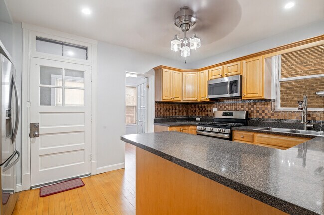 Photo - 4247 W Melrose St Unit 1