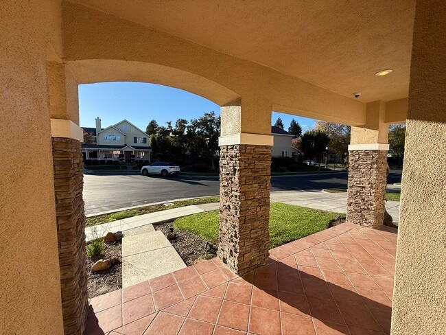 Photo - 5 bedrooms located in Redbridge Gated Community!