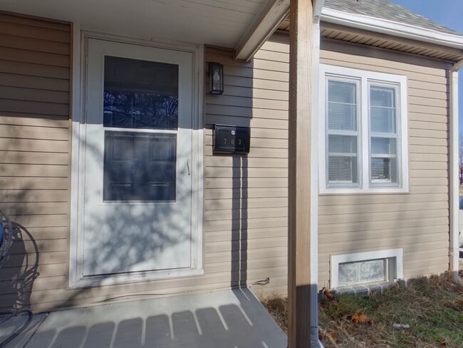 Building Photo - 703 S Hydraulic Ave Unit 703