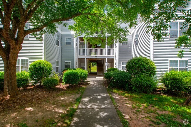 Building Photo - University Woods Retreat: 4 BR/4 Bath minu... Rental