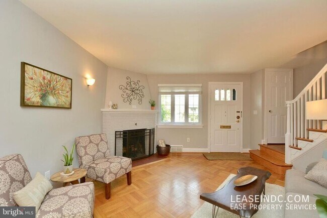 Photo - 704 Devon Pl