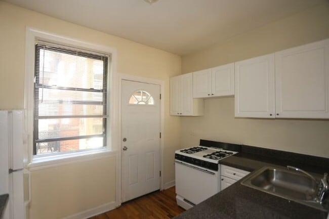 Photo - 714 W Barry Ave Unit A2