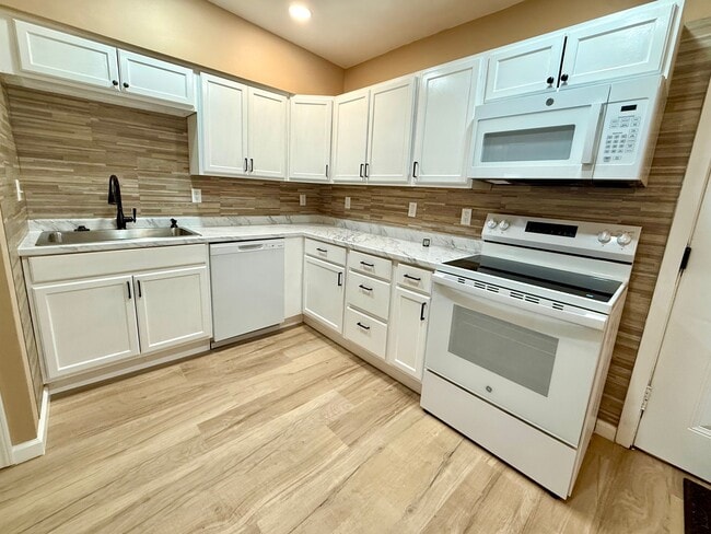 Photo - 1535 N Jackson Ave