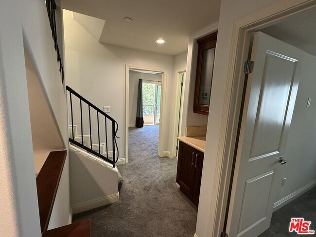 5401 Morella Ave Unit 10