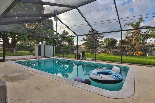 Photo - 305 Bougainvillea Rd W