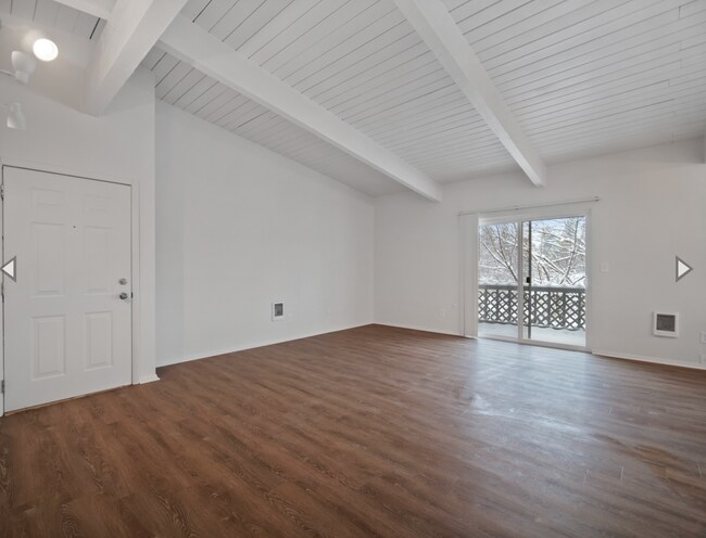 Photo - DESIRABLE MILLWOOD NEIGHBORHOOD ON TREE LI... Unidad 8929