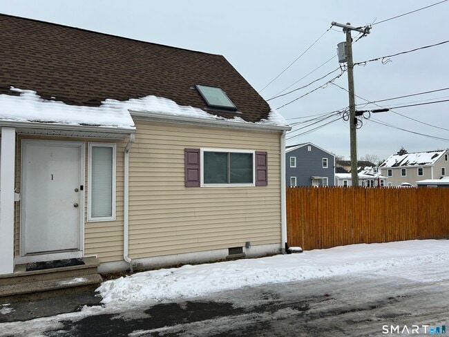 Photo - 7 Linden Pl Unit 1