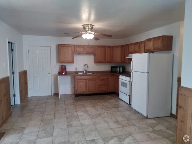 Building Photo - 732 Clovis Ave Rental