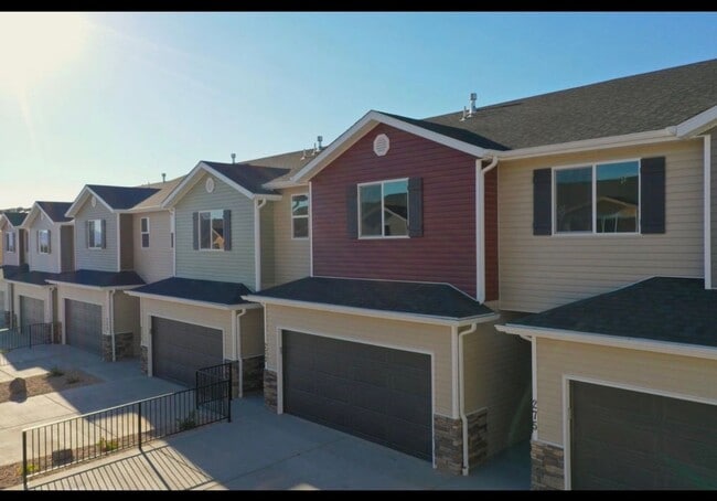 Building Photo - Cedar Bend Townhome Available Soon!