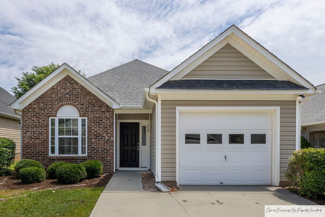 TWO BEDROOM GARDEN HOME IN GATED COMMUNITY - TWO BEDROOM GARDEN HOME IN GATED COMMUNITY