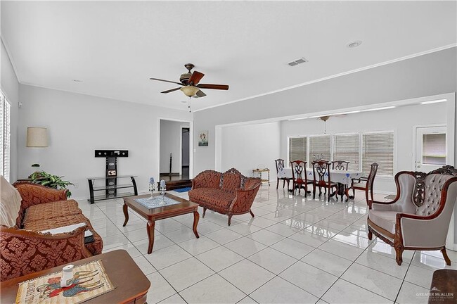 216 W Enfield Rd