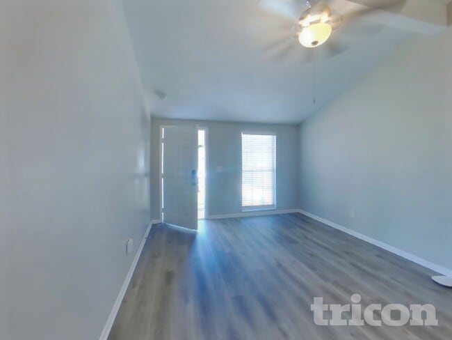 Photo - 16013 Woodpine Dr