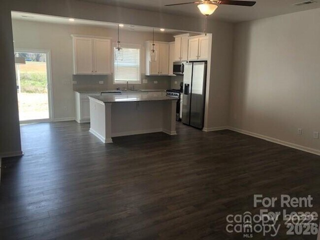 Photo - 3 bedroom townhome available now!