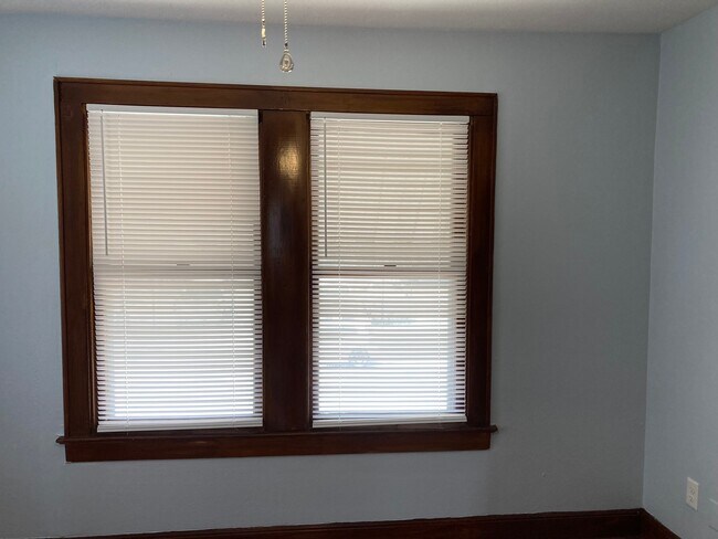 Building Photo - 1707 Sidney St