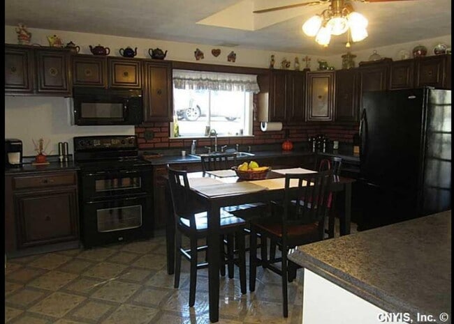 Photo - 123 W Mohawk St