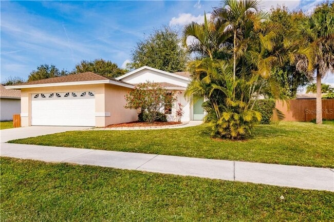 Building Photo - 3/2 HOME WITH HUGE /FENCED BACK YARD. -12 MINUTES to Siesta Beach! Great school district!
