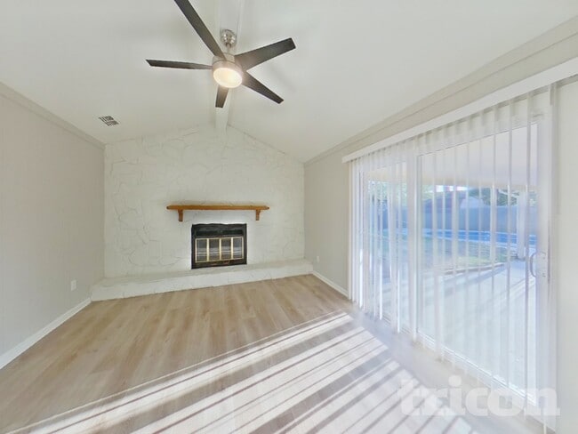 Photo - 2209 Constitution Dr