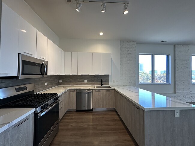 Photo - 2550 S Wabash Ave Unit 104