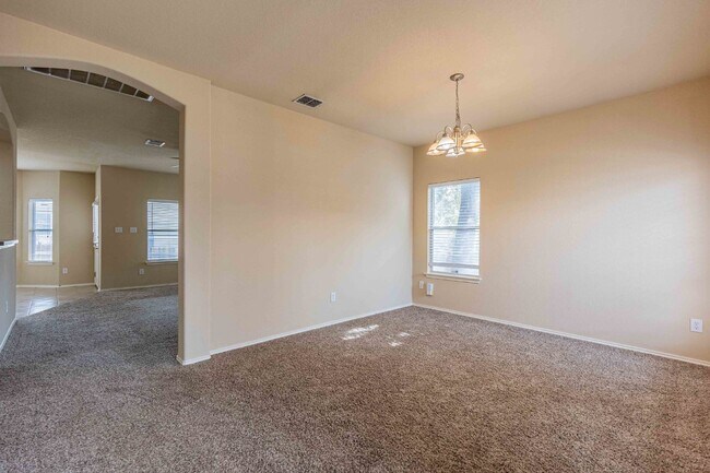 Photo - 906 Ashbury Bluff