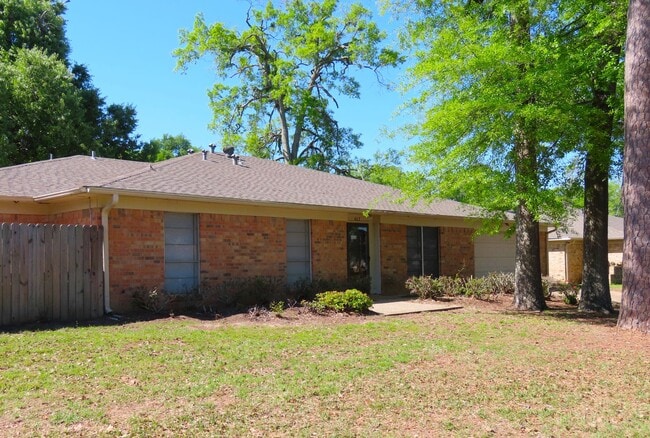 Photo - South Tyler! 3 Bedroom, 2 Bath Duplex w/Garage