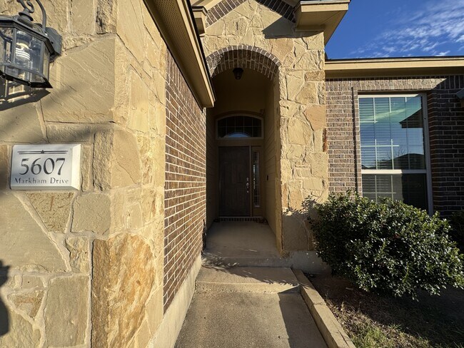 Photo - 5607 Markham Dr